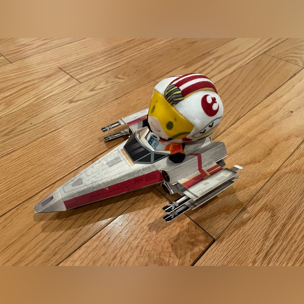 Hallmark Itty Bitty Luke Skywalker X - Wing pilot Special 40th Anniversary Ed